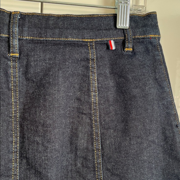 NWOT Tommy Hilfiger Dark Denim Skirt Gold Button Closure Belt Loops, Size 10 - Picture 7 of 9